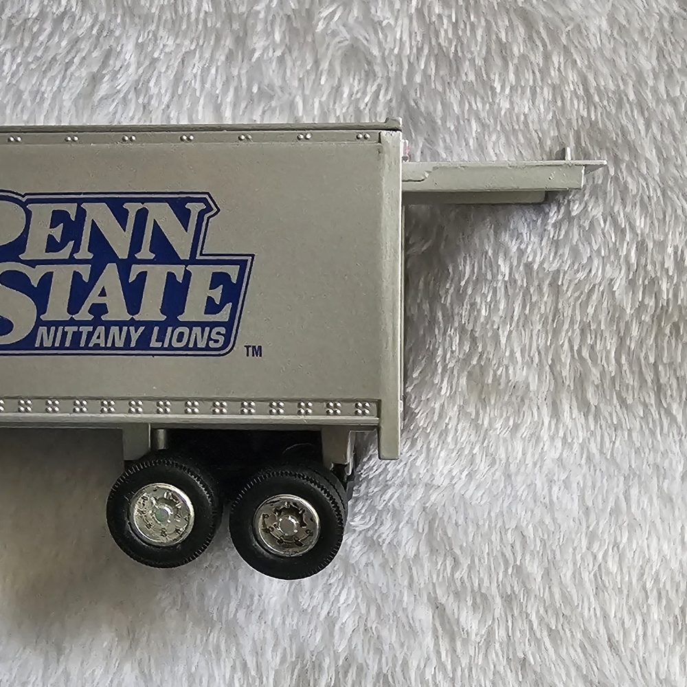 2001 Die-cast Penn State semi truck - Picture 6 of 10
